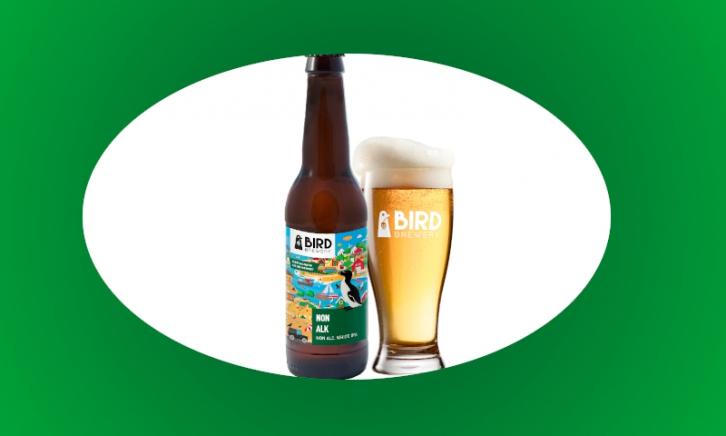 Non Alk van Bird Brewery flesje en glas Non Alk van Bird Brewery flesje en glas